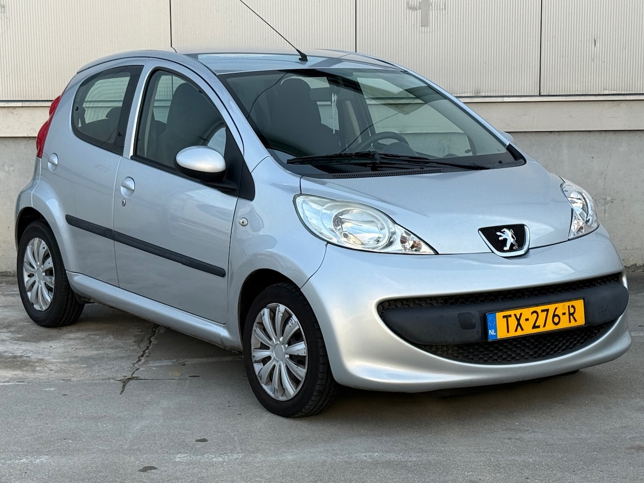 Peugeot 107 - 1.0-12V XS / AUTOMAAT / 5 DEURS / APK / INRUIL MOG. - AutoWereld.nl