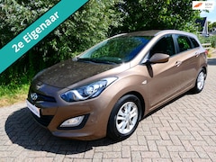 Hyundai i30 - 1.6 GDi 135pk Automaat 2e eig. Airco Cruise Trekhaak 1300kg. PDC