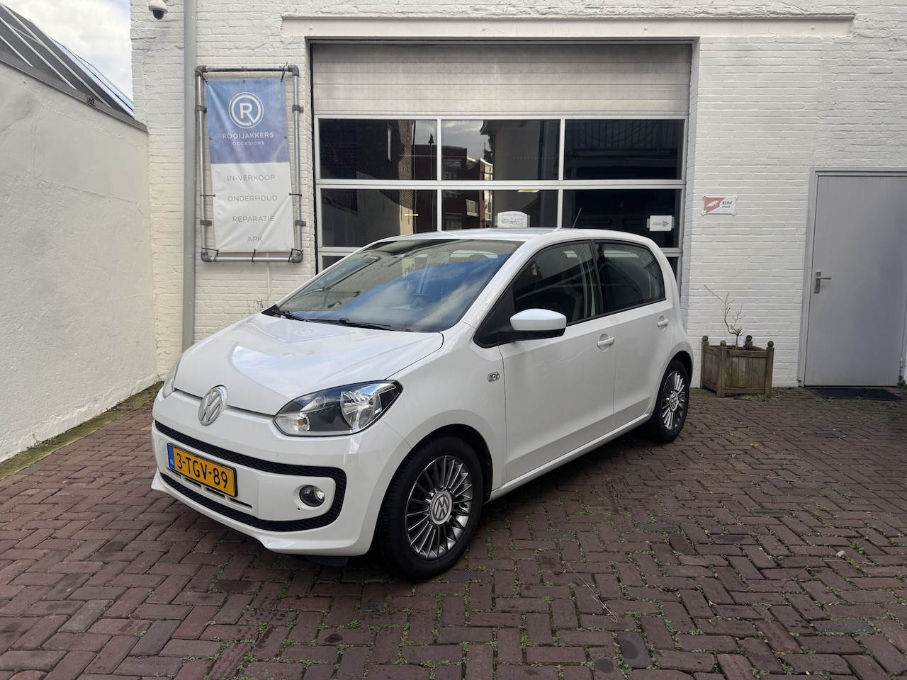 Volkswagen Up! - 1.0 high up! BlueMotion 5Drs/Cruisecontrol/Navi/PDC/Airco/LMvelgen/Mistlampen - AutoWereld.nl
