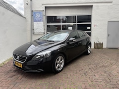 Volvo V40 - 1.6 T2 Momentum Cruisecontrl/Navi/Clima/Stoelverwarming/LMvelgen/Mistlampen