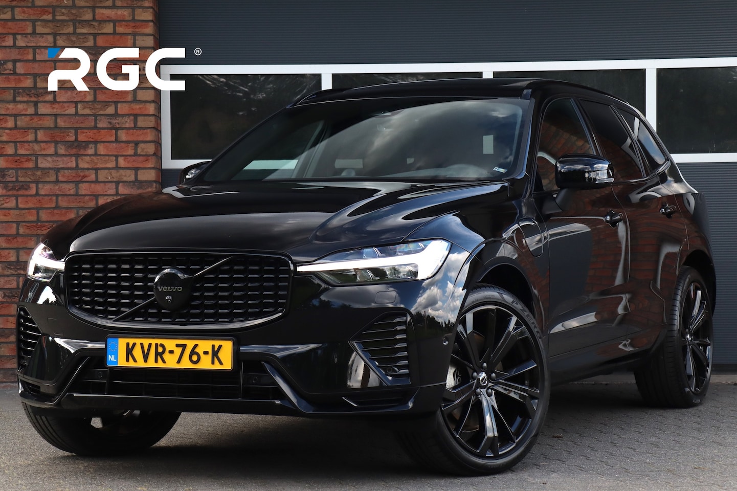 Volvo XC60 - 2.0 T8 Plug-in hybrid AWD Ultra Black Edition Luchtvering, Bowers & Wilkins - AutoWereld.nl