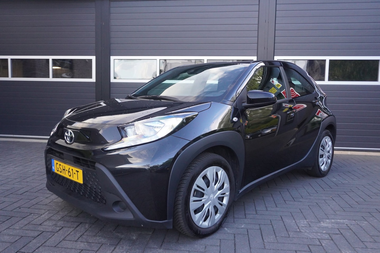 Toyota Aygo X - 1.0 VVT-i MT Play Airco/Camera/CarPlay/Cruise - AutoWereld.nl