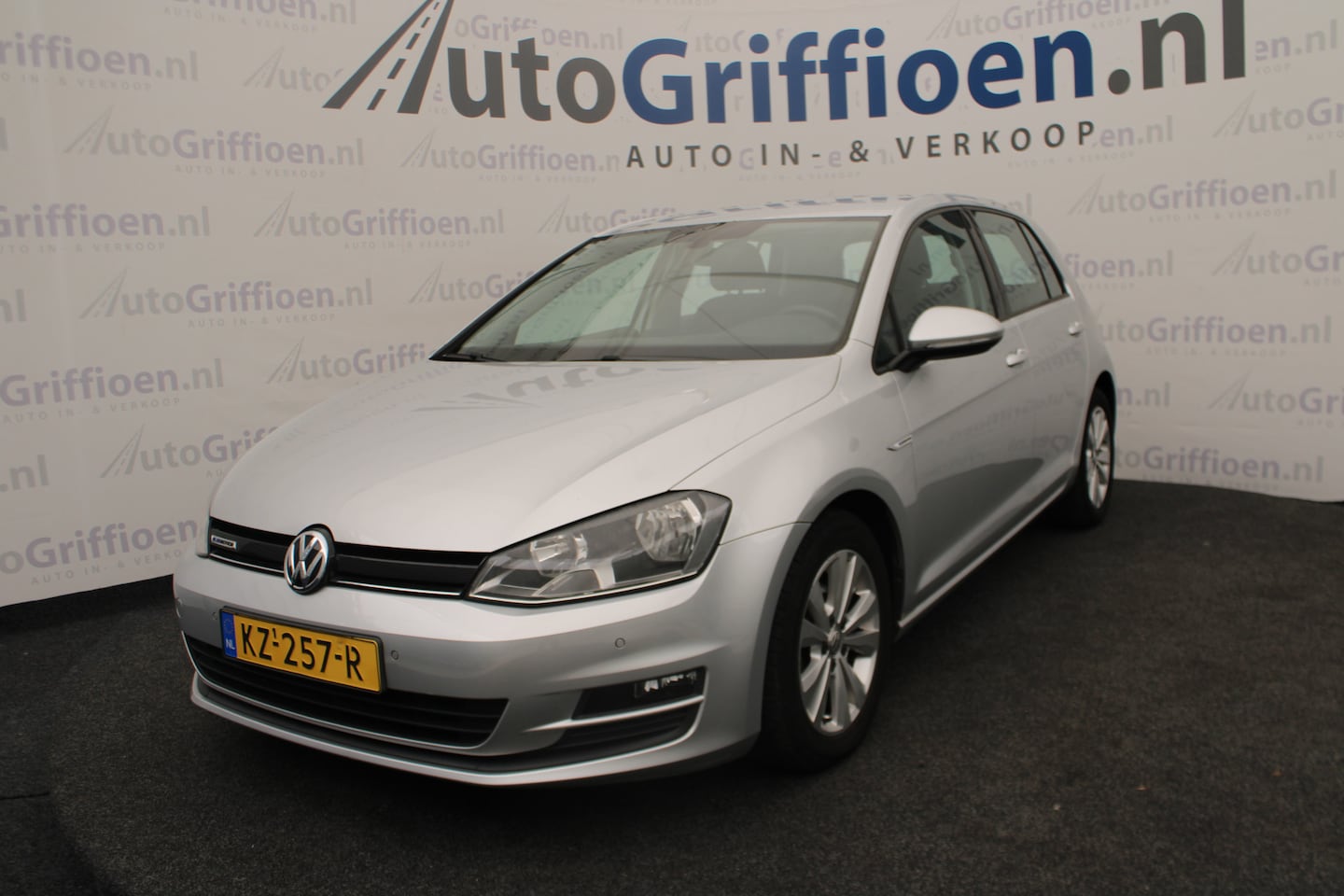 Volkswagen Golf - 1.0 TSI Comfortline keurige 5-deurs met klima, navi en cruisecontrol - AutoWereld.nl