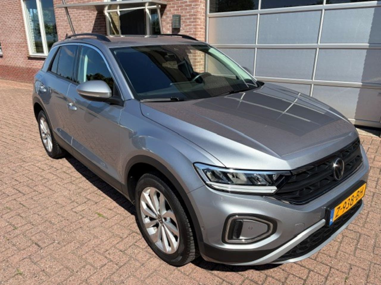 Volkswagen T-Roc - 1.0 TSI Life Edition Trekhaak-Camera-Apple/Android - AutoWereld.nl