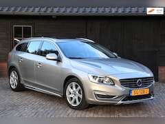 Volvo V60 - 1.6 T4 Summum Elek-Dak/Xenon/Camera/Leer/Parkeersensor v, a/Stoelverwarming