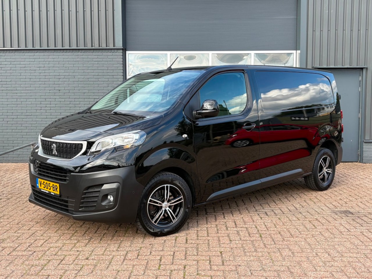 Peugeot Expert - 231S 2.0 BlueHDI 120 Premium Pack 231S 2.0 BlueHDI 120 Premium Pack Nette staat - AutoWereld.nl