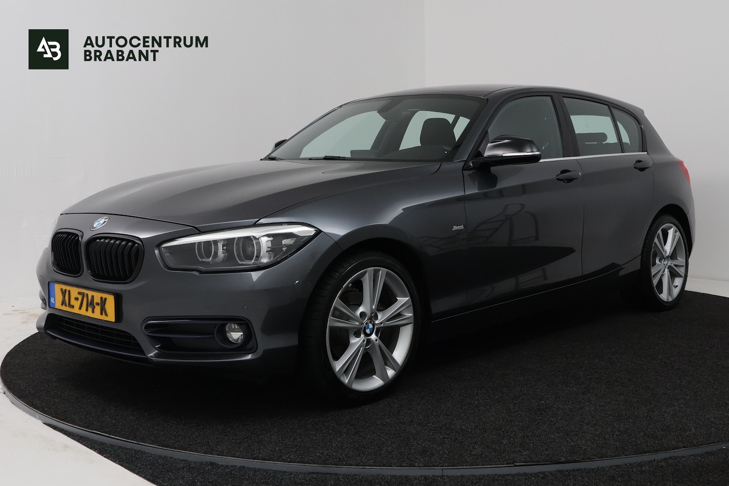 BMW 1-serie - 118i Executive (NAVIGATIE, CAMERE, SPORTSTOELEN, PARKEERSENSOREN) - AutoWereld.nl