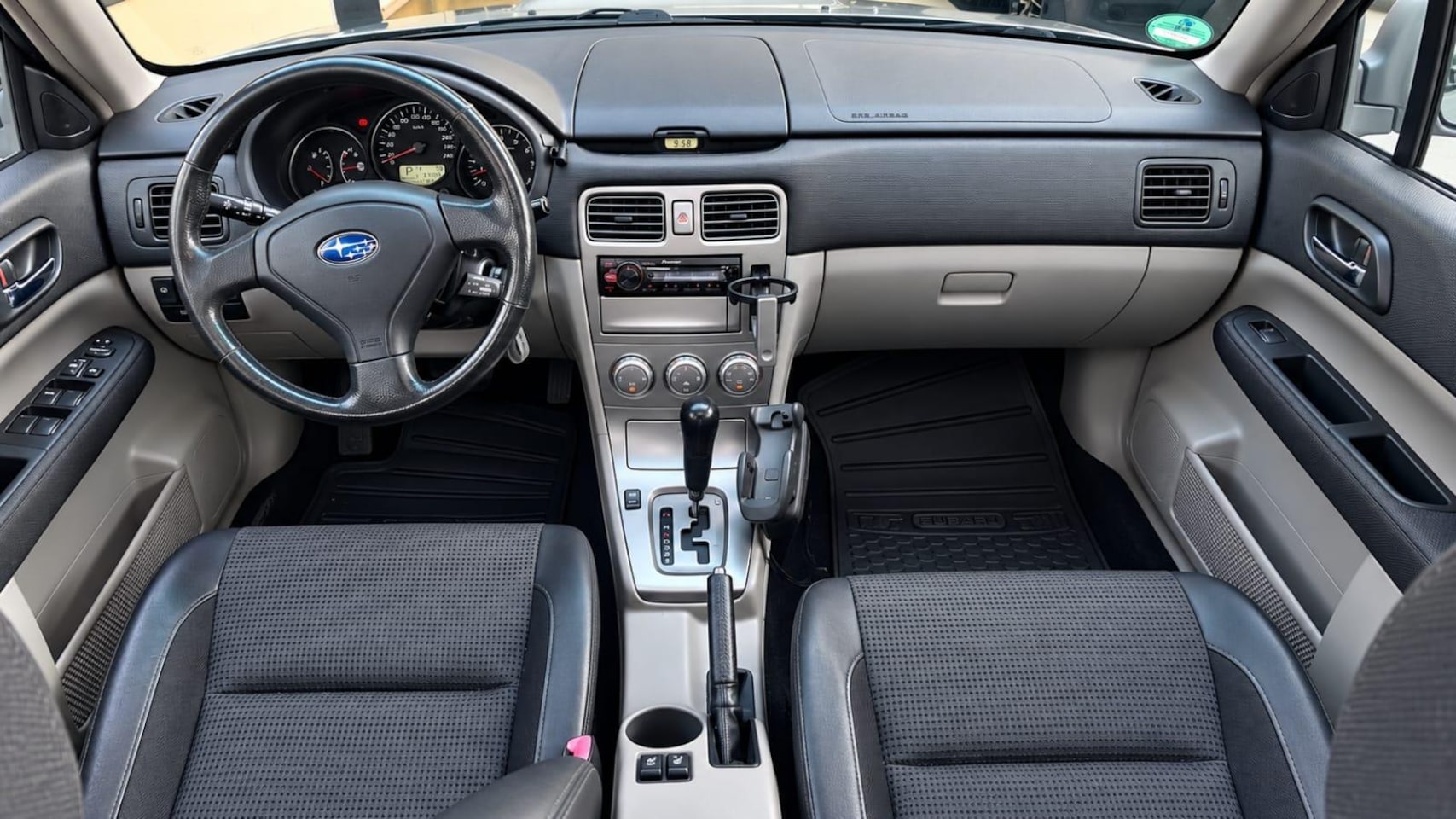 SUBARU FORESTER 2.0 AWD XT 177 ch 1ère MAIN BVA - CLIM - PANO - ATTELAGE - 187000 km