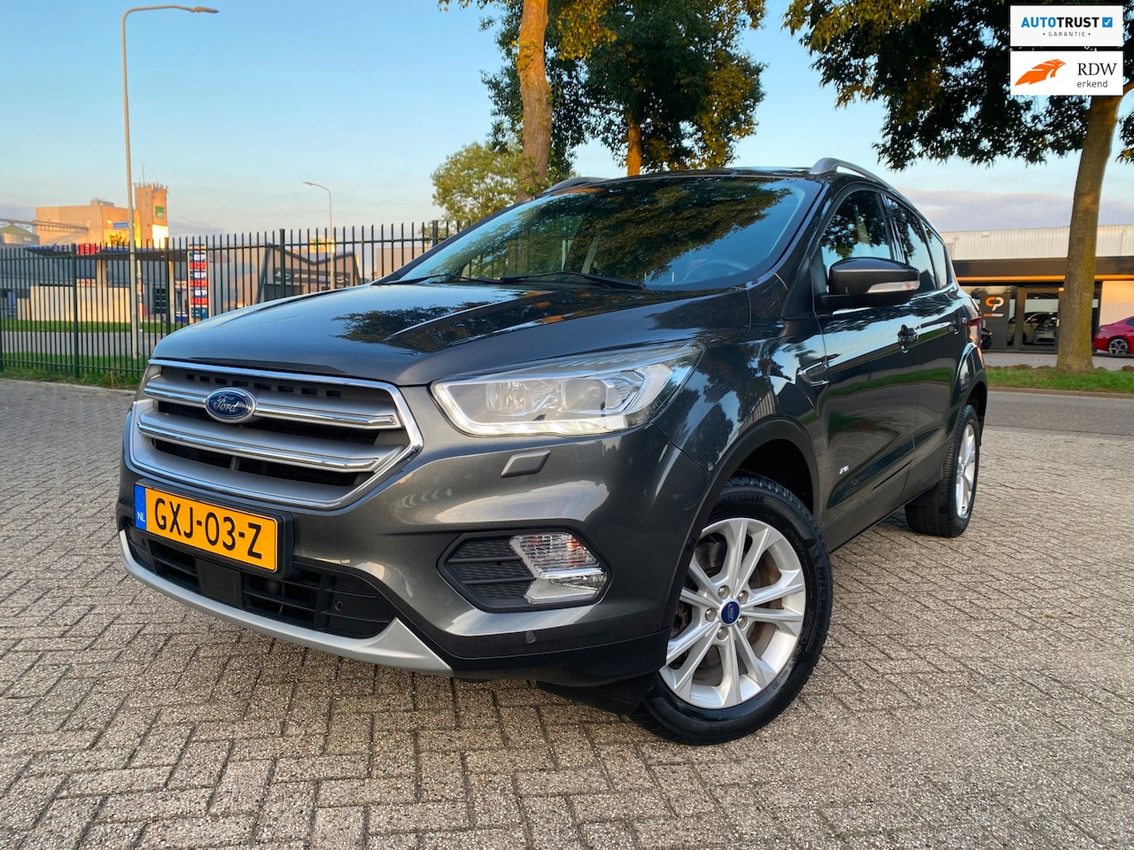 Ford Kuga - 1.5 EcoBoost ST Line Pano Leer Camera Stoelverw Trekhaak - AutoWereld.nl