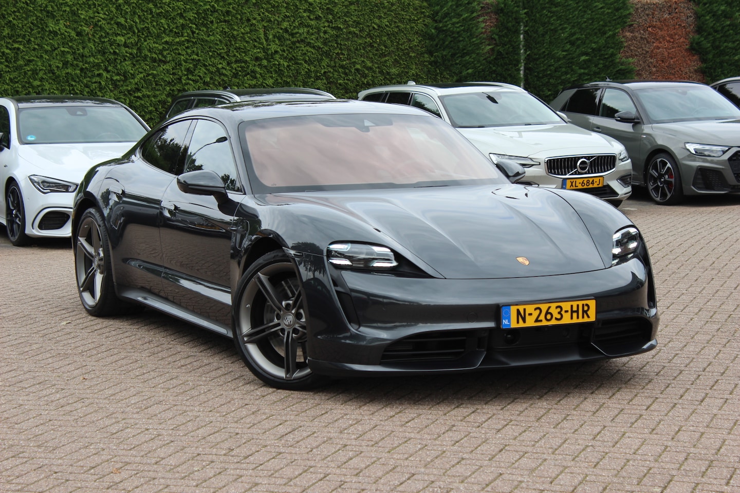 Porsche Taycan - Turbo 93 kWh / SoH 92,8% / 360Camera / Passenger Display / Achterasbesturing / Luchtvering - AutoWereld.nl
