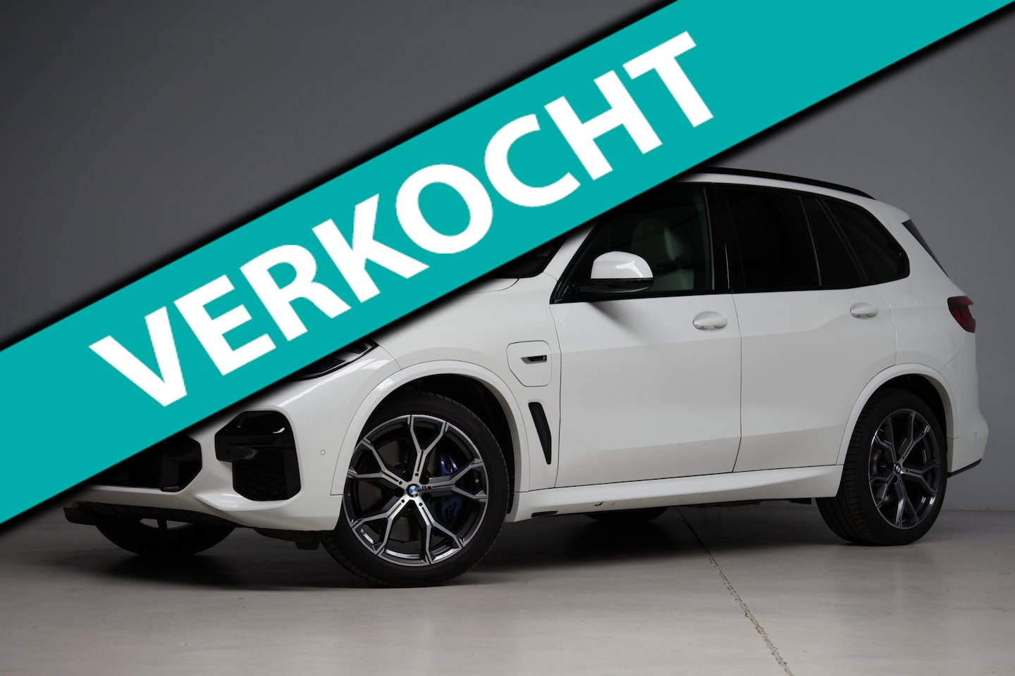 BMW X5 - XDrive45e High Executive M-sport | panoramadak | adap. cruise | elek. trekhaak | softclose - AutoWereld.nl