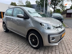 Volkswagen Up! - 1.0 high up R-Line 5 deurs, camera, clima, cruise controle, elec pakket, stoel verwarming,