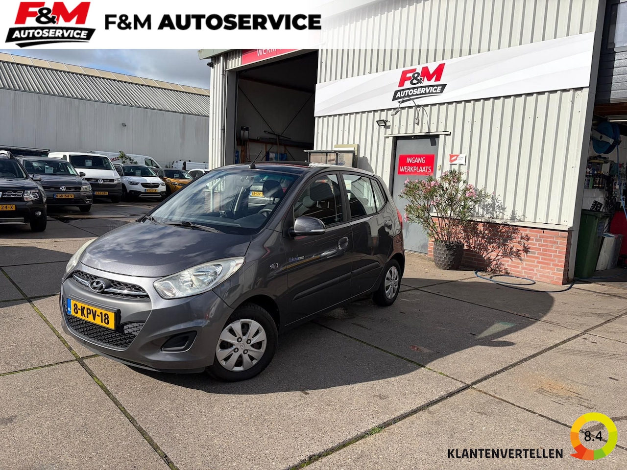 Hyundai i10 - 1.0 Black pack Airco, trekhaak afneembaar, pdc achter - AutoWereld.nl