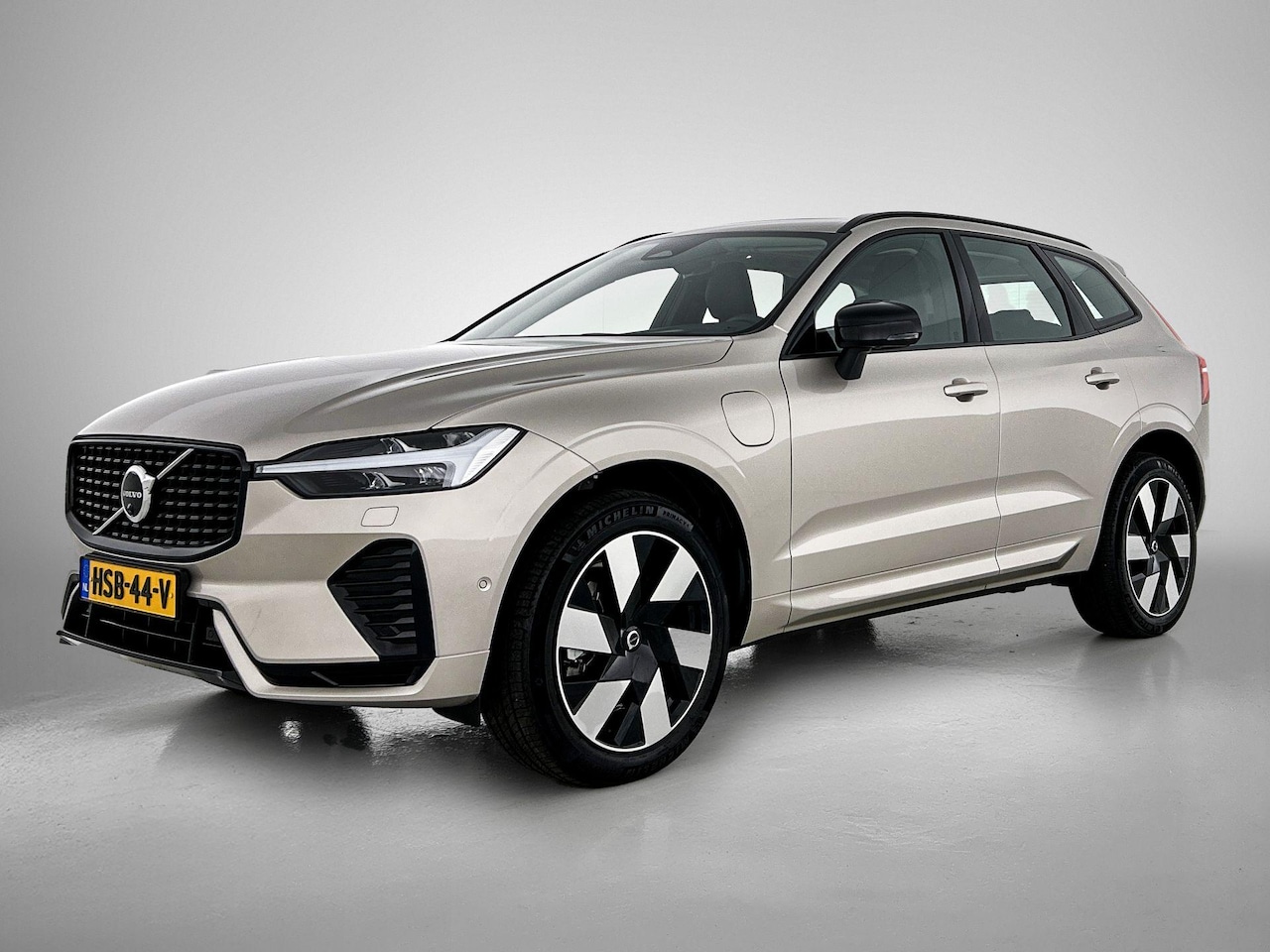 Volvo XC60 - 2.0 T6 Plug-in hybrid AWD Ultra Dark | Trekhaak | Panoramadak | 360° camera | Harman/Kardo - AutoWereld.nl