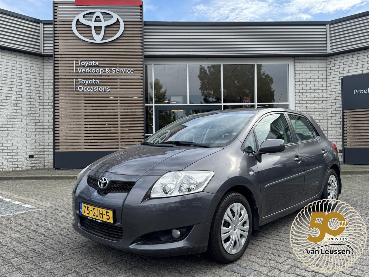 Toyota Auris - 1.6-16V SOL NL-AUTO 1E-EIG DEALER ONDERHOUDEN! TREKHAAK 1300KG TREKGEW CRUISE CLIMA - AutoWereld.nl