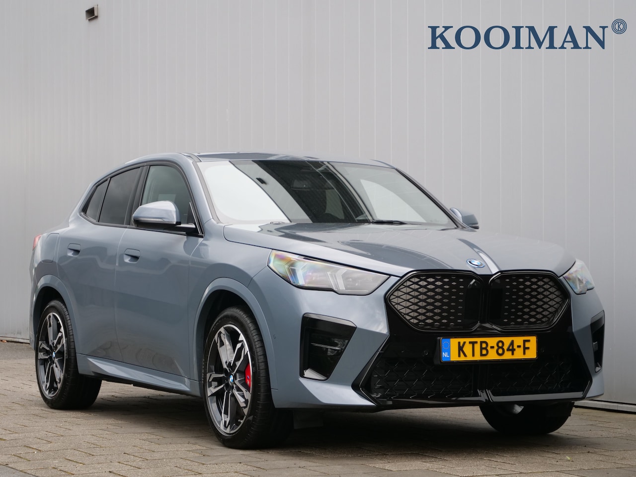 BMW iX2 - eDrive20 67 kWh M Sport Edition 204 Pk Automaat Navi / DAB / Apple Carplay / Camera's / M- - AutoWereld.nl