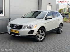 Volvo XC60 - 3.2 AWD | Pano | Trekhaak | Stoelverwarming | APK Nieuw