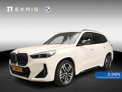 BMW iX1 - xDrive30 M-Sportpakket | LED | Leder | Navigatie | Schuifdak | Sportstoelen | DAB | Harman