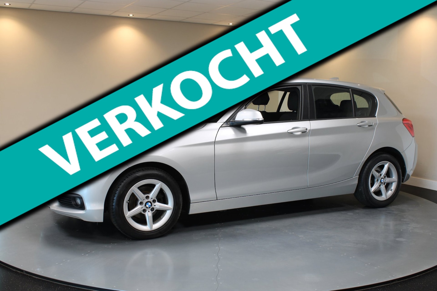 BMW 1-serie - 116i Essential *62.000Km!* 2de Eigenaar|Navi|Cruise|PDC|NAP - AutoWereld.nl