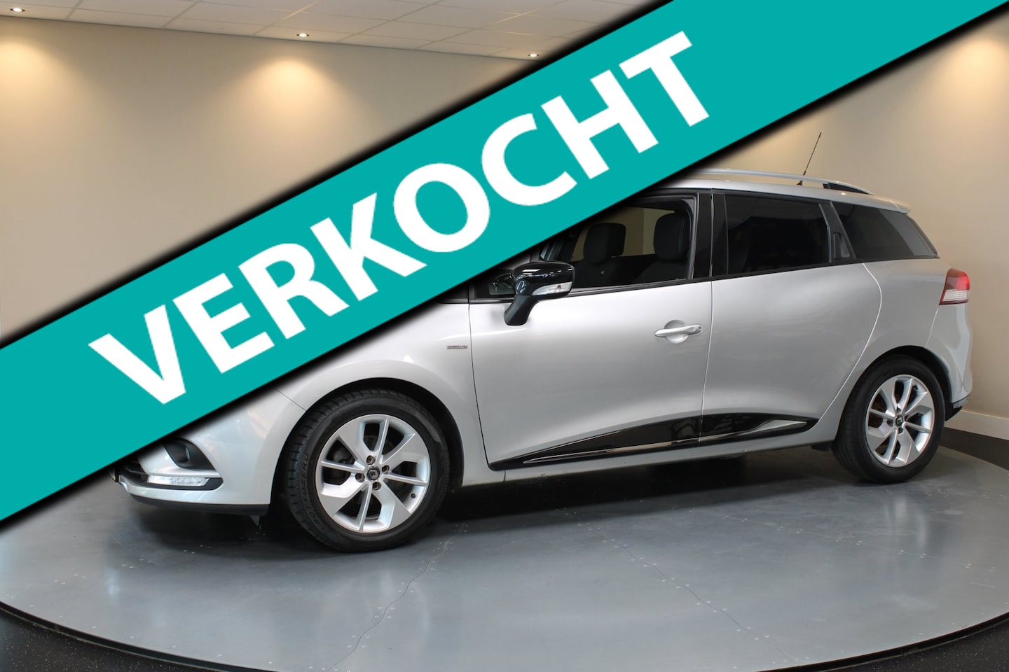 Renault Clio Estate - 1.2 TCe Limited *Automaat* Trekhaak|Navi|Cruise|DAB|PDC - AutoWereld.nl