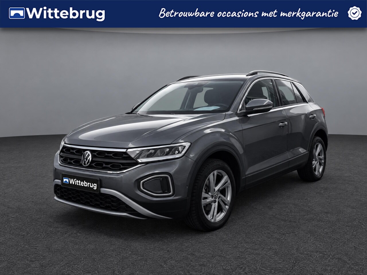 Volkswagen T-Roc - 1.0 TSI 110pk Life 75 Edition / Trekhaak / Virtual Cockpit / Navigatie / Camera / 17" HAL - AutoWereld.nl
