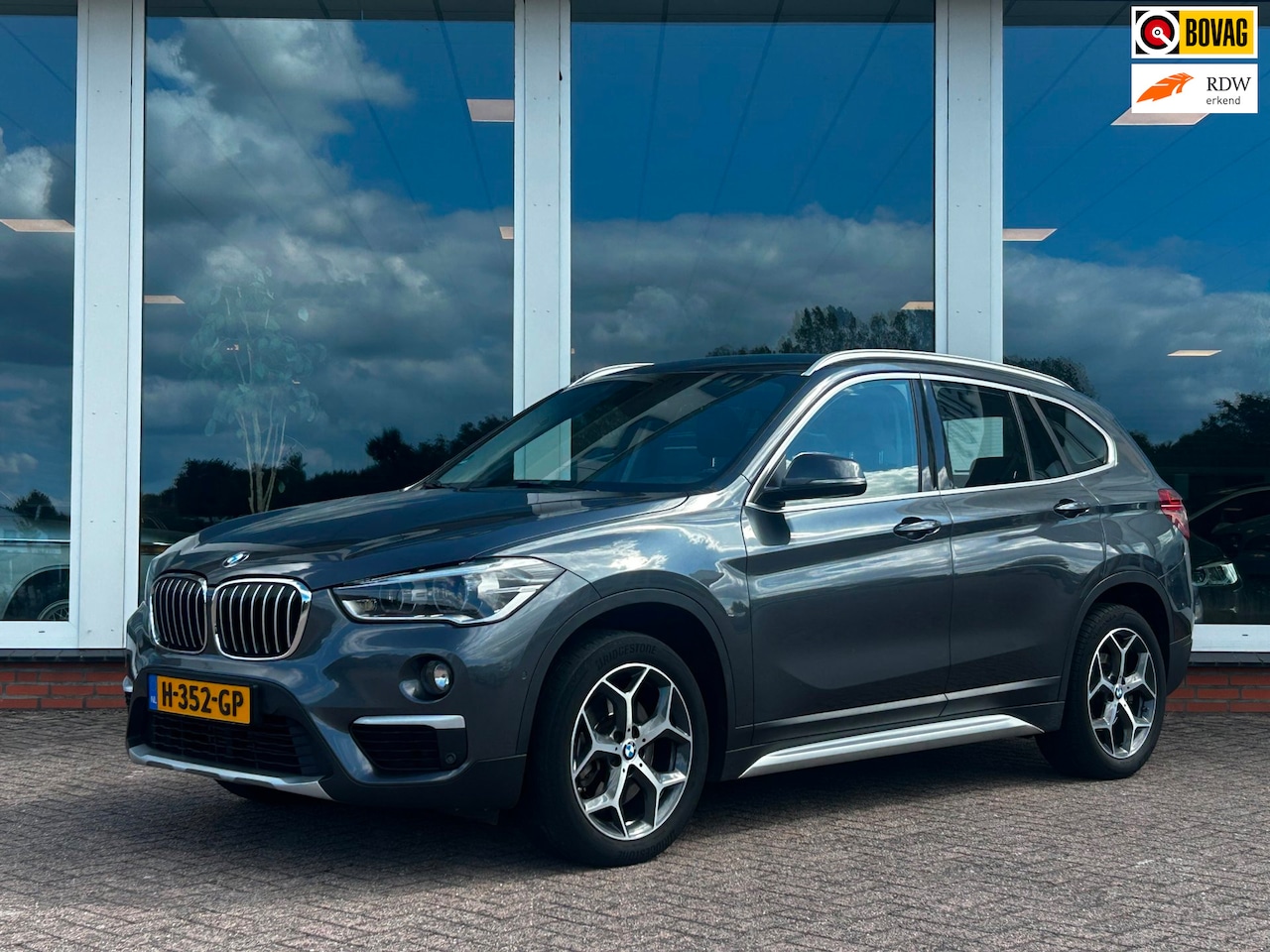 BMW X1 - XDrive20i AUT. - Executive - Navi - PDC - LM - Trekhaak - AutoWereld.nl