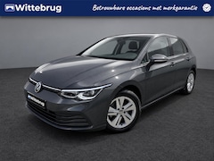Volkswagen Golf - 1.5 TSI Life Business / Navigatie / Parkeersensoren / Trekhaak afn. / LED verlichting / Cl