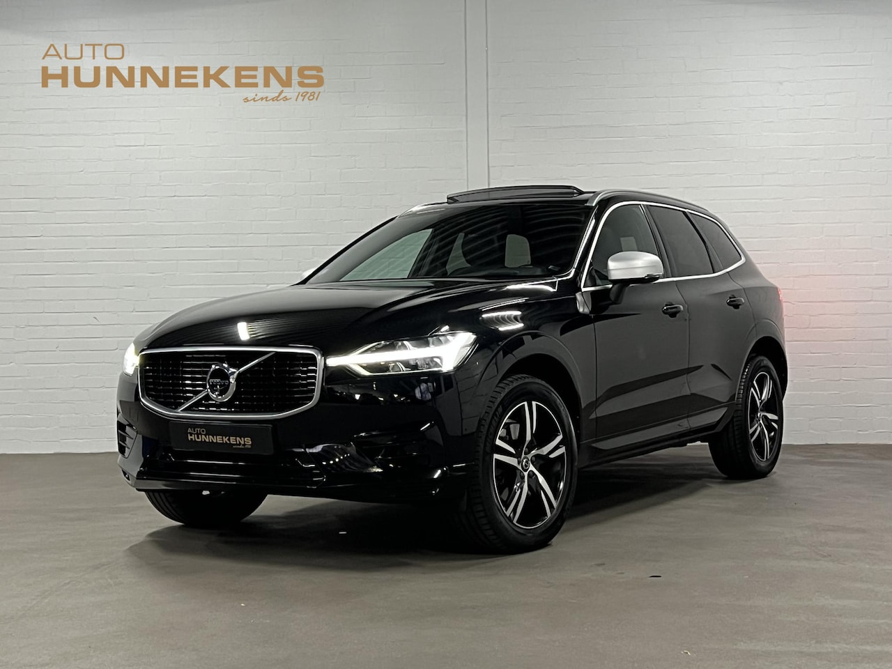 Volvo XC60 - 2.0 T5 AWD R-Design Luchtvering | Open dak | Cruise control | Stuur-/Stoelverwarming | 360 - AutoWereld.nl
