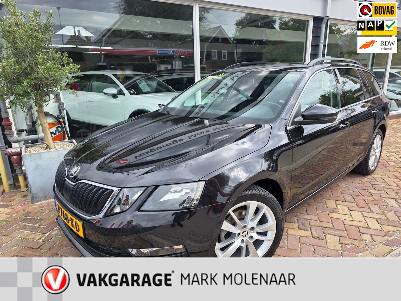 Skoda Octavia Combi - 1.5 TSI Greentech Business Edition 1.5 TSI Greentech Business Edition,automaat,lage km - AutoWereld.nl
