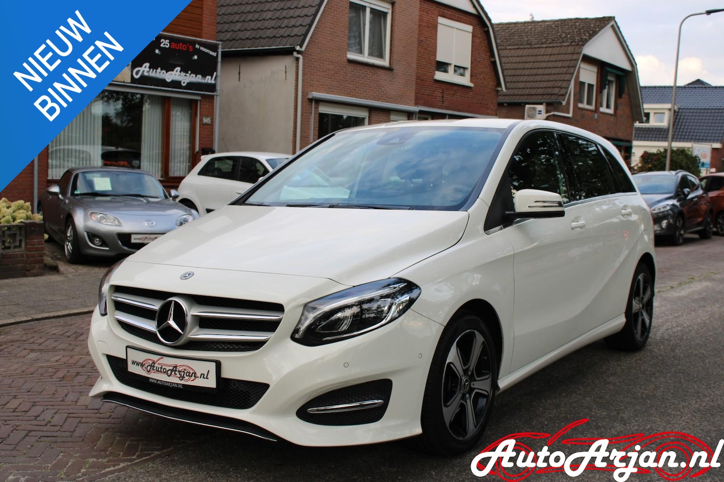 Mercedes-Benz B-klasse - 180 Blue Efficiency Ambition LED, Navi, Half Leer, Garantie! - AutoWereld.nl