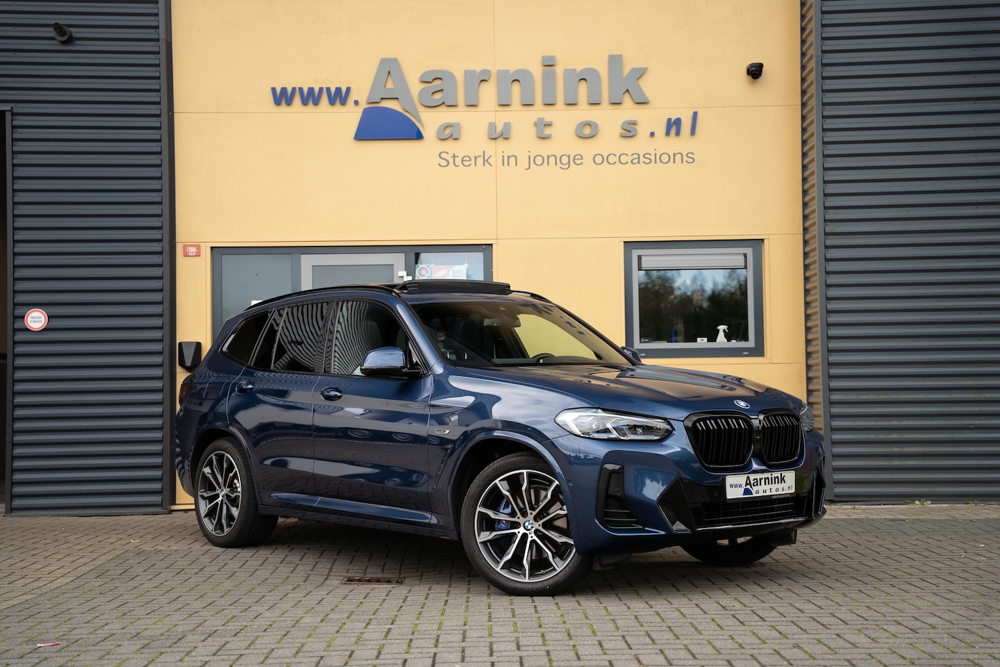 BMW X3 - XDRIVE 30E Sportline panoramadak, trekhaak, lederen bekl, 20 inch velgen, black pack - AutoWereld.nl
