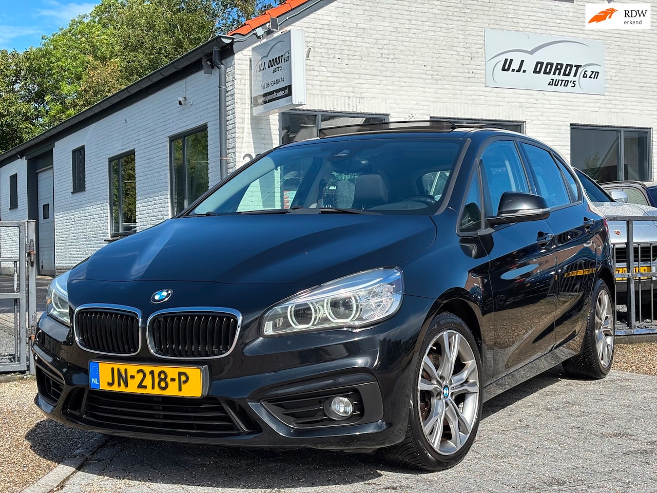 BMW 2-serie Active Tourer - 220i M Sport panoramadak/automaat/stoelverwarming! - AutoWereld.nl