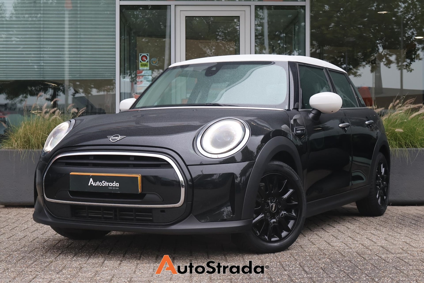 MINI 5-Deurs - Mini (f55) 1.5 Cooper Camden 136pk | Automaat | Climate | Sfeer | Sensoren | Carplay | Nav - AutoWereld.nl