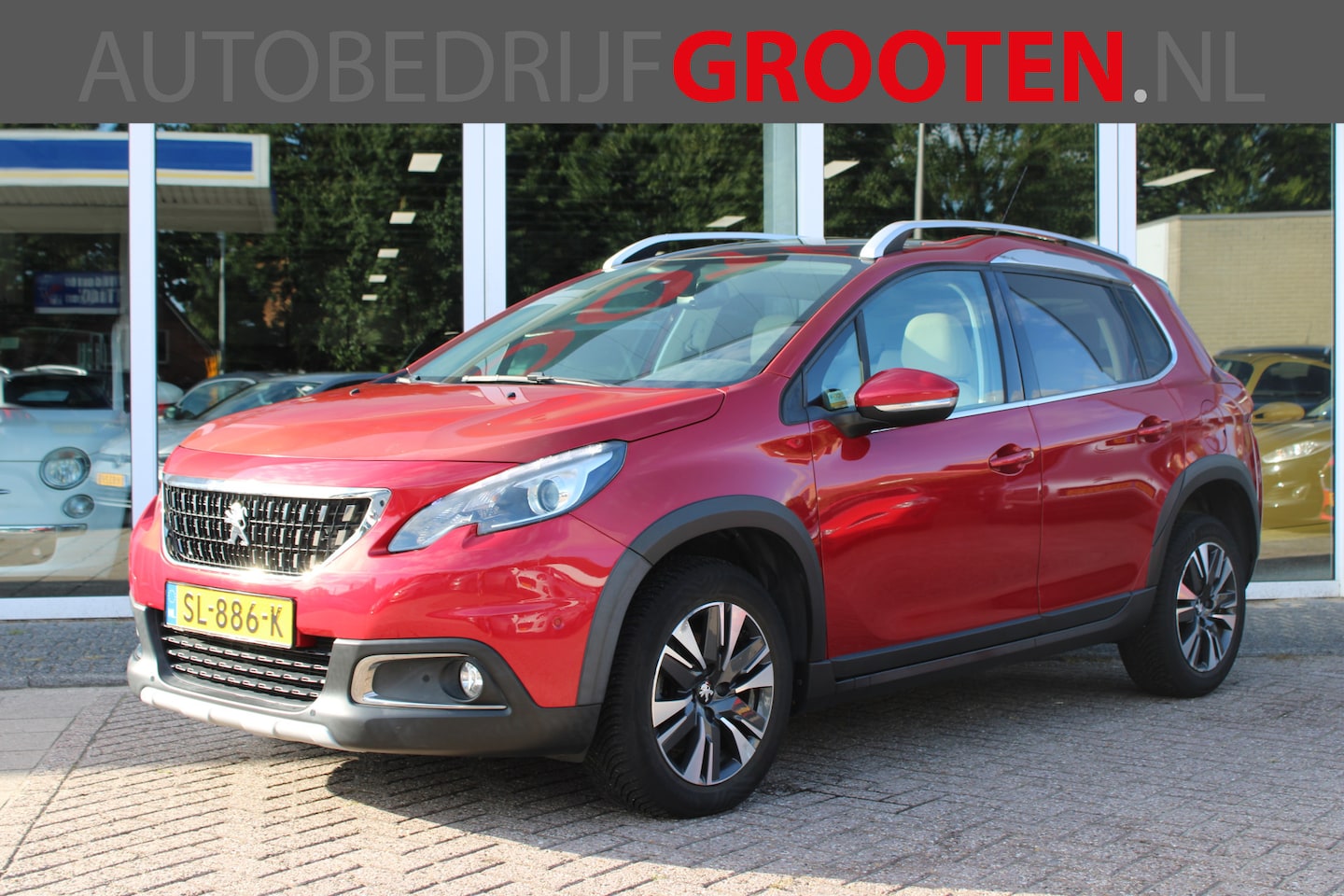 Peugeot 2008 - 1.2 PureTech Allure Panorama - AutoWereld.nl