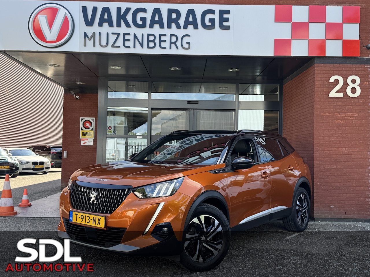 Peugeot 2008 - 1.2 PureTech GT-Line // D.RIEM VERVANGEN!! // NAVI // CRUISE // CAMERA // STOELVERWARMING - AutoWereld.nl