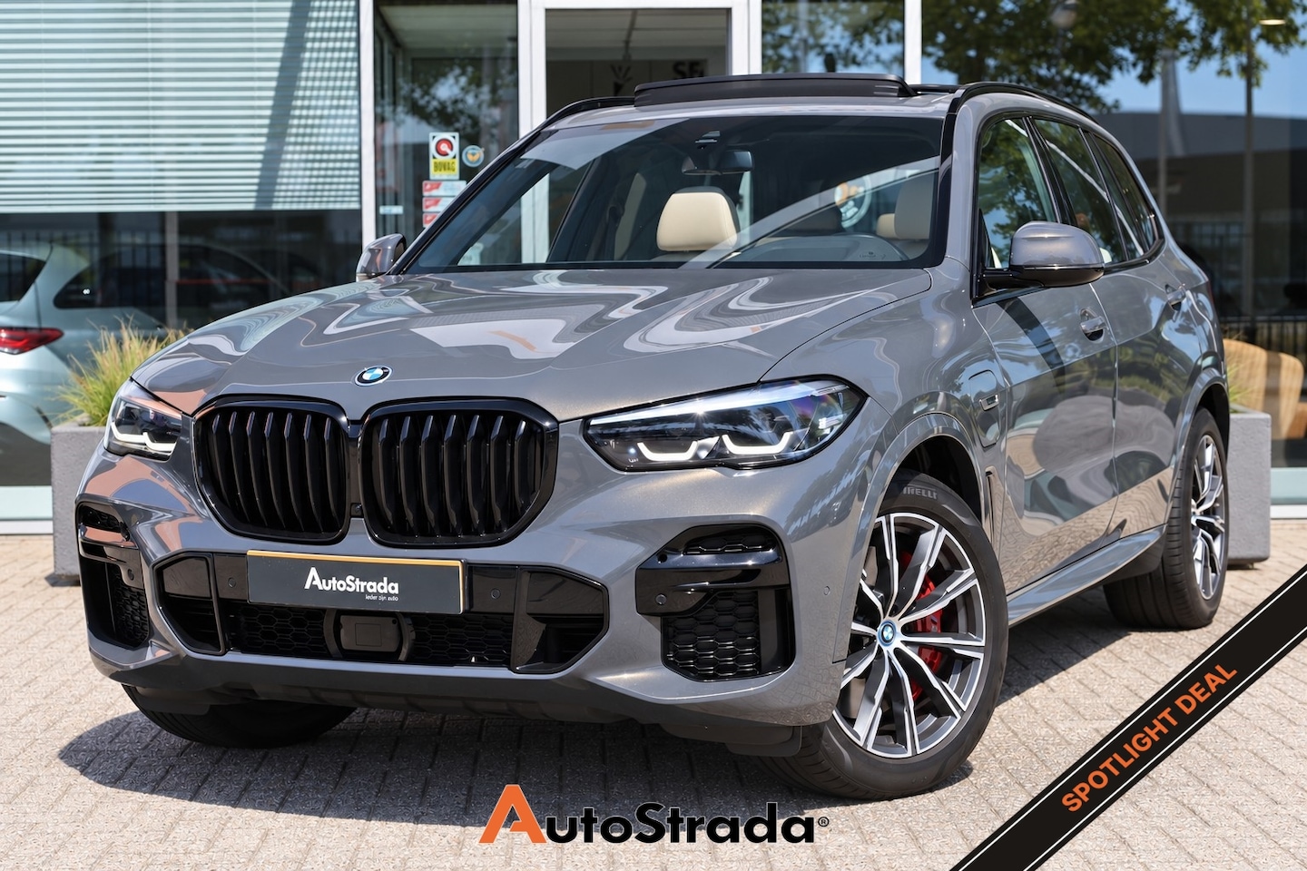 BMW X5 - (g05) xDrive45e M-Sport 394pk | Pano | HiFi I Camera I Navigatie | DAB I Carplay I Dravitg - AutoWereld.nl