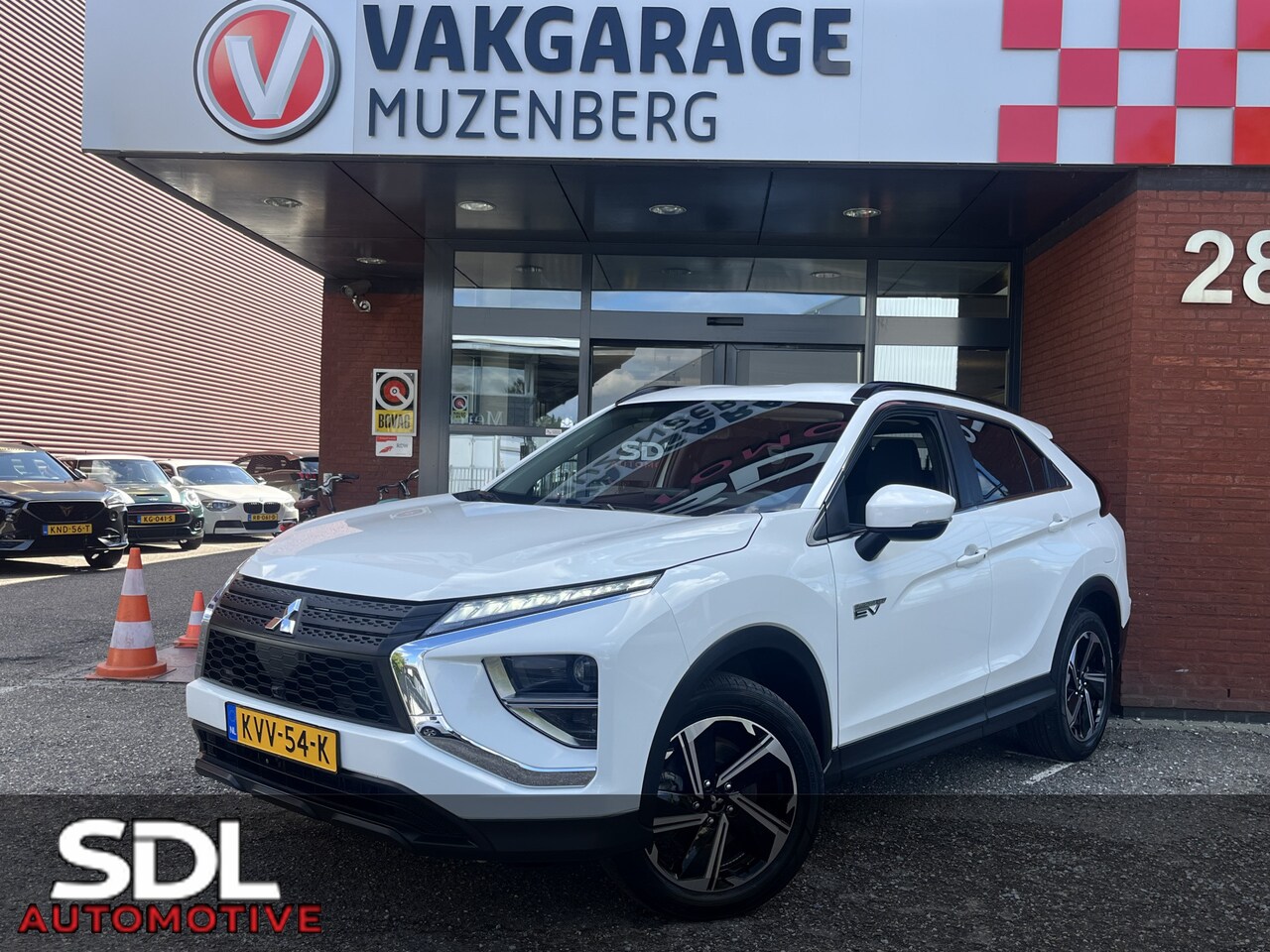 Mitsubishi Eclipse Cross - 2.4 PHEV Intense // TREKHAAK // LED // CAMERA // KEYLESS // APPLE CARPLAY / ANDROID AUTO / - AutoWereld.nl