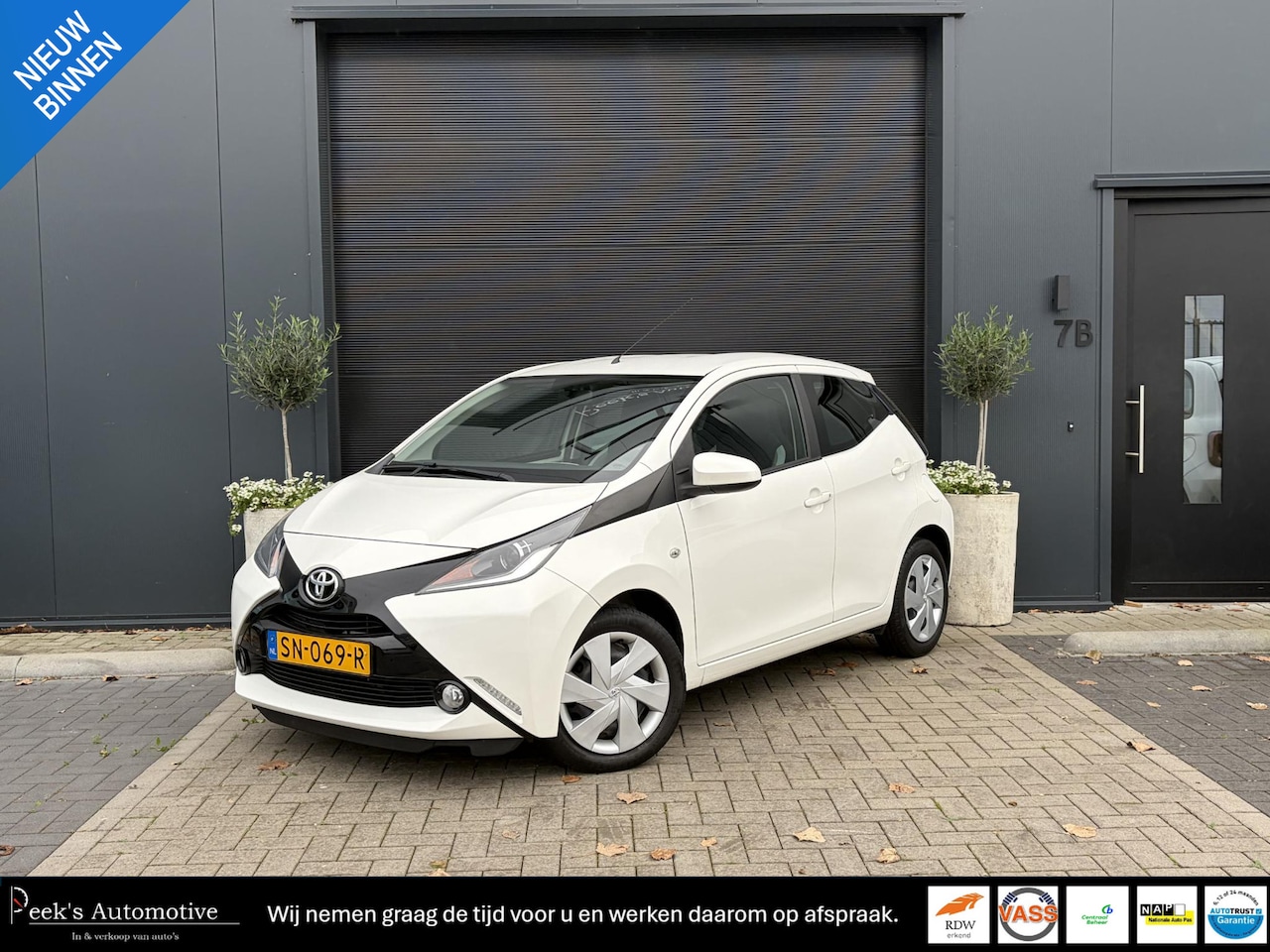 Toyota Aygo - 1.0 VVT-i x-play | Airco | Navigatie | Achteruitrijcamera | Multimedia scherm | Uniek lage - AutoWereld.nl