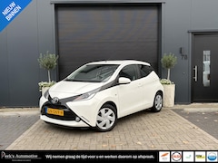 Toyota Aygo - 1.0 VVT-i x-play | Airco | Navigatie | Achteruitrijcamera | Multimedia scherm | Uniek lage
