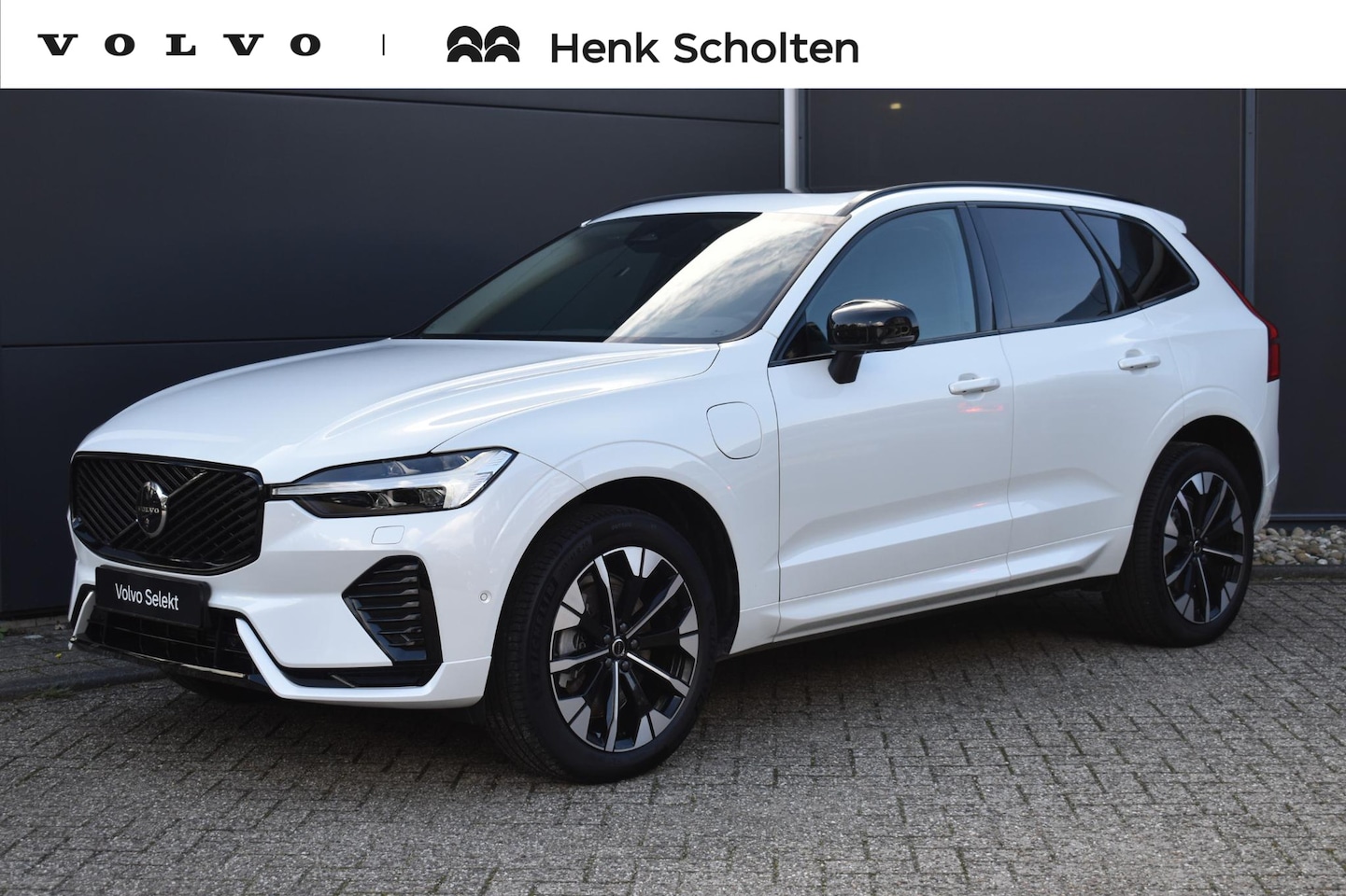 Volvo XC60 - T6 Plug-in hybrid AWD Ultra Dark | Luchtvering | Trekhaak | Verwarmbare voorstoelen, achte - AutoWereld.nl
