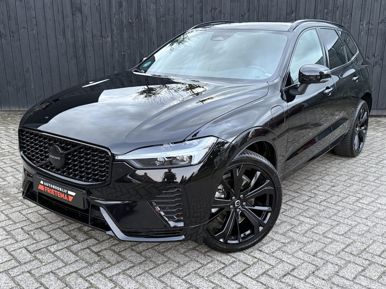 Volvo XC60 - 2.0 T6 Plug-in hybrid AWD Plus Black Edition 2.0 T6 Plug-in hybrid AWD Plus Black Edition - AutoWereld.nl