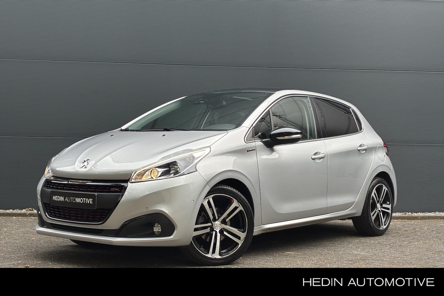 Peugeot 208 - 1.2 PureTech GT-line | Distributieriem Vervangen | Panoramadak | Stoelverwarming | Apple C - AutoWereld.nl
