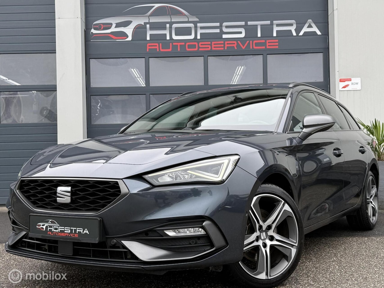 SEAT Leon Sportstourer - 1.4 TSI eHybrid PHEV FR Business Intense 1.4 TSI eHybrid PHEV FR Business Intense - AutoWereld.nl