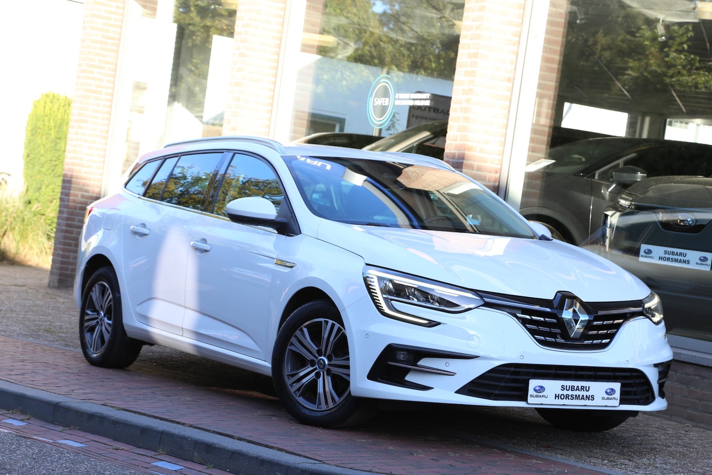 Renault Mégane E-Tech - Estate 1.6 Plug-In Hybrid 160 Zen Navi HuD Camera - AutoWereld.nl