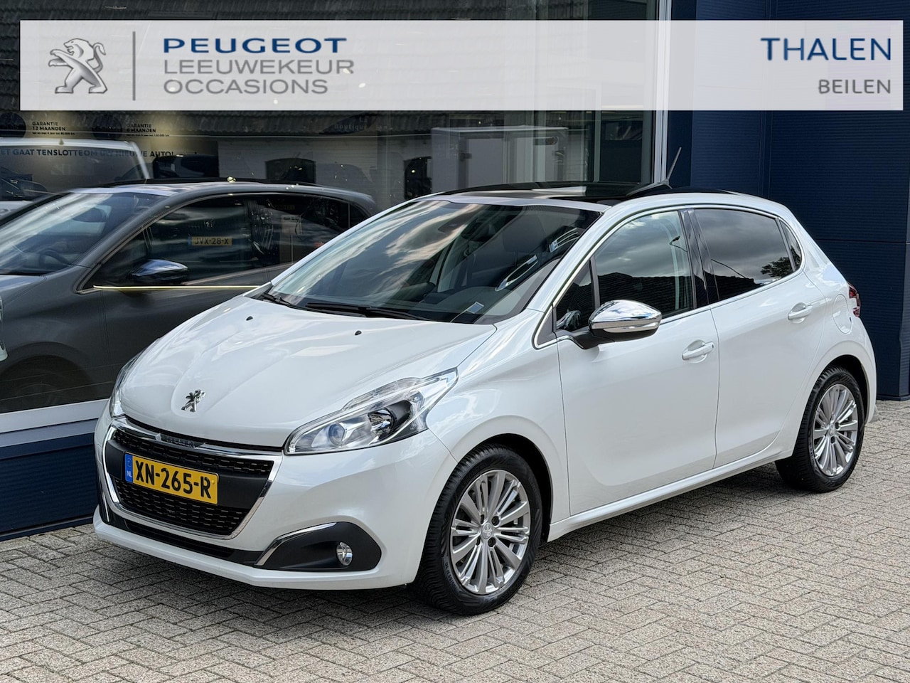 Peugeot 208 - 1.2 110PK Turbo Allure | Automaat | Navigatie | Apple Carplay/Android Auto | Panorama dak - AutoWereld.nl