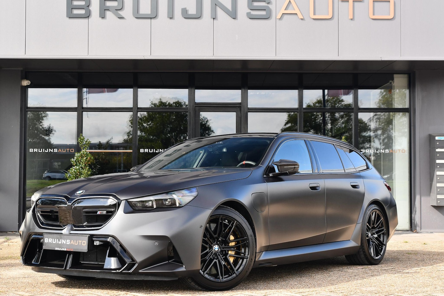 BMW 5-serie Touring - M5 Frozen Black mat|Trekhaak|BTW|M Drive - AutoWereld.nl