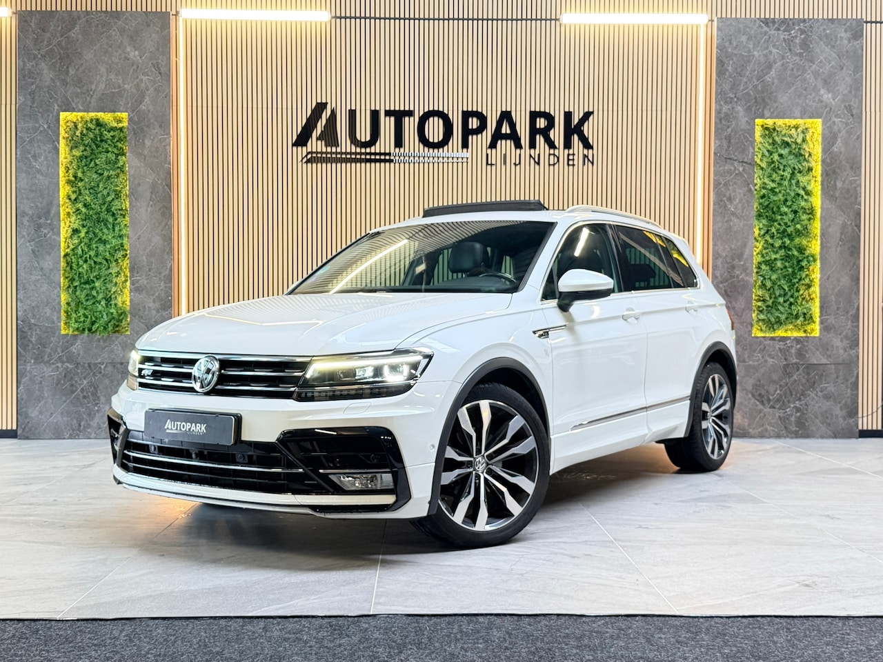 Volkswagen Tiguan - 1.4 TSI ACT Highline 3X R-LINE PANO|DYNAUDIO|360 CAMERA|MEMORY|KEYLESS|SFEERVERLICHT|TREKH - AutoWereld.nl