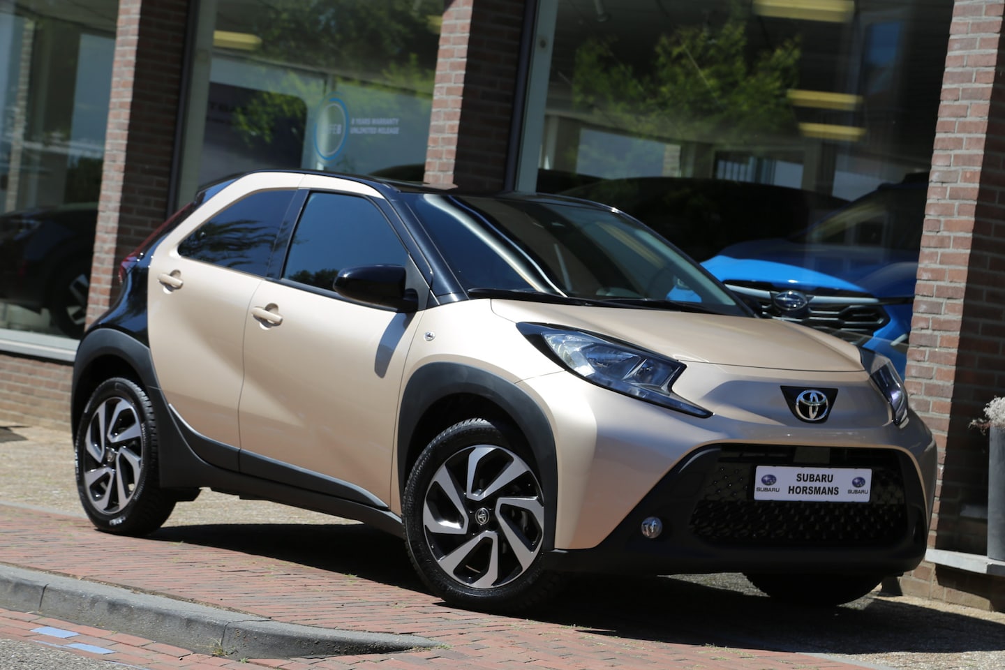 Toyota Aygo X - 1.0 VVT-i MT Pulse Bi-Tone Navi Camera ACC - AutoWereld.nl