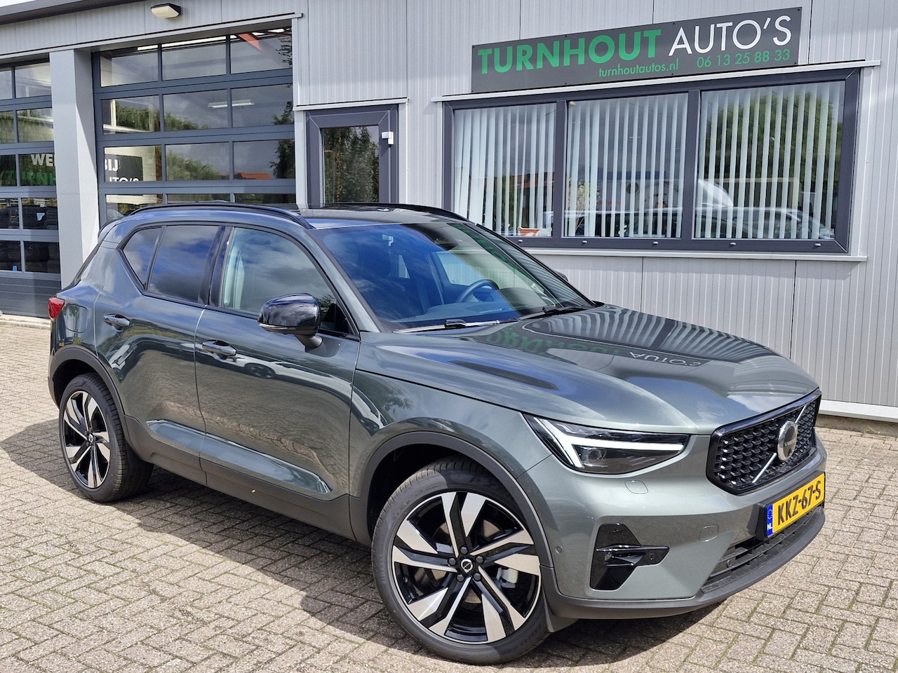 Volvo XC40 - B4 Plus Dark met Lighting Pack (koplampen adaptief, koplampreiniging, matrix led koplampen - AutoWereld.nl