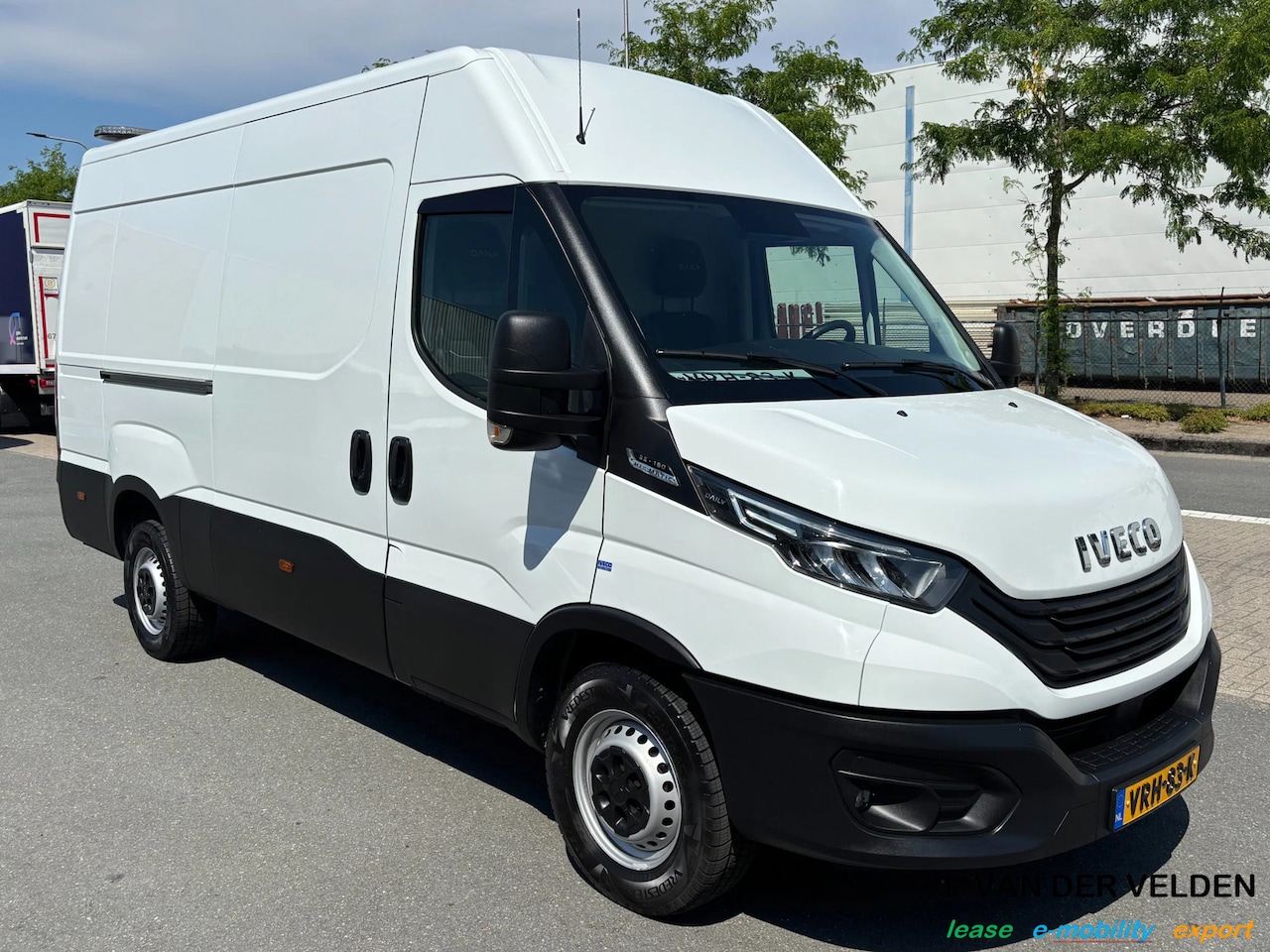 Iveco Daily - 35S16V 2.3 352L H3 35S16 V 2.3 352L H3 - AutoWereld.nl